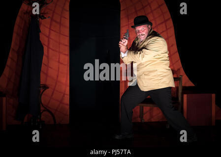 Eine Leistung des Hundes der Baskervilles von Illyria Theatre Company in Cornwall. Stockfoto