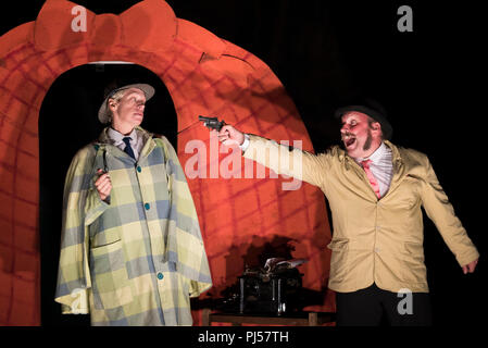 Eine Leistung des Hundes der Baskervilles von Illyria Theatre Company in Cornwall. Stockfoto