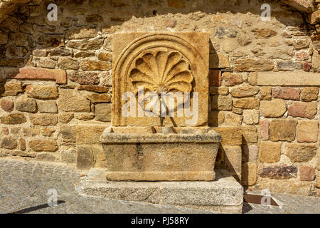 Langogne auf dem Stevenson Trail, Brunnen auf dem Platz der Mönche, Lozere, Occitanie, Frankreich, Euorpe Stockfoto