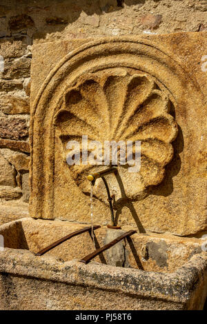 Langogne auf dem Stevenson Trail, Brunnen auf dem Platz der Mönche, Lozere, Occitanie, Frankreich, Euorpe Stockfoto