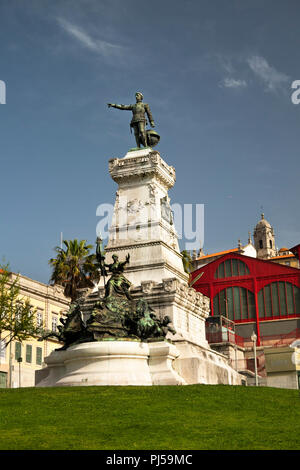 Portugal, Porto, Ribeira Jardim do Infante Dom Henrique, Heinrich der Seefahrer Statue und Mercado Ferreira Borges Stockfoto