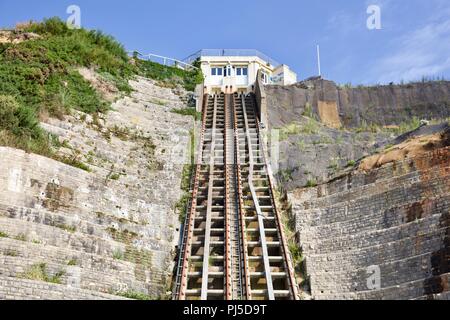 Bournemouth East Cliff Standseilbahn Cliff Lift geschlossen durch einen Bergsturz am 24. April 2016 Stockfoto