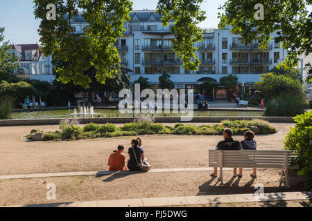 Geschaefte auf der Kurpromenade (Gem. Timmendorf) am 14.08.2017, Kreis Ostholstein, Schleswig-Holstein Stockfoto