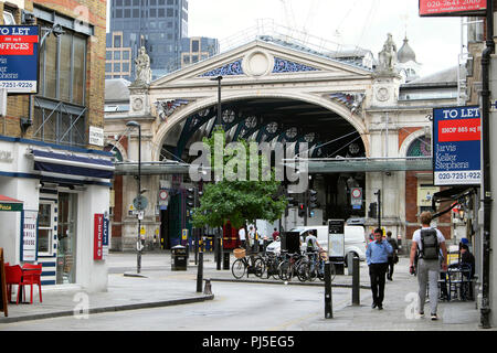 Eine Ansicht von Smithfield Market Gebäude an der Kreuzung der Kartause St, Cowcross Street und St. John Street in London EC 1 England UK KATHY DEWITT Stockfoto