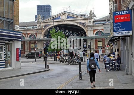 Eine Ansicht von Smithfield Market Gebäude an der Kreuzung der Kartause St, Cowcross Street und St. John Street in London EC 1 England UK KATHY DEWITT Stockfoto