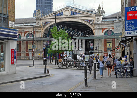 Eine Ansicht von Smithfield Market Gebäude an der Kreuzung der Kartause St, Cowcross Street und St. John Street in London EC 1 England UK KATHY DEWITT Stockfoto