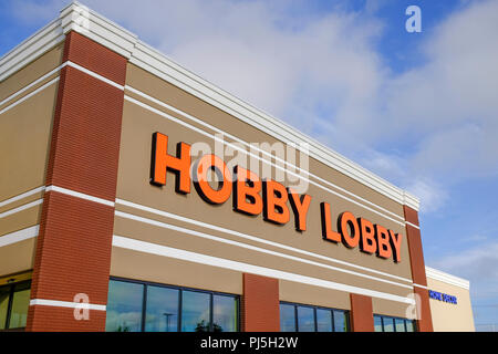 Hobby Lobby vorne außen Eingang der Kunst und Handwerk super Store oder Big Box Store zeigt das Logo in Montgomery, Alabama, USA. Stockfoto