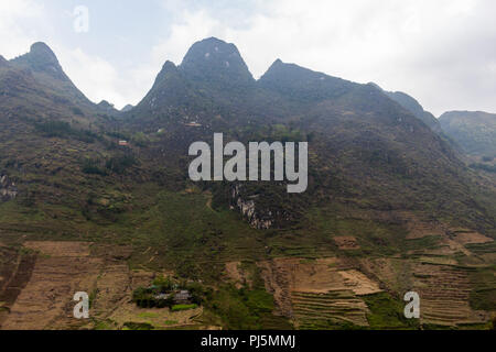 Ha Giang, Vietnam - am 18. März 2018: die malerische Berglandschaft mit reisterrassen an Ma Pi Leng Pass im Norden von Vietnam Stockfoto