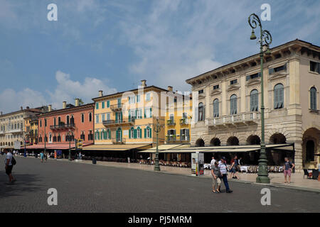 Die Piazza Bra im Zentrum von Verona Italien Stockfoto
