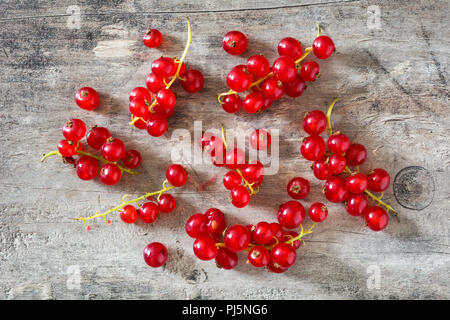 Süße Cranberries schließen bis auf hölzernen Tisch. Stockfoto