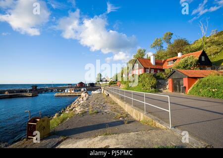 Blick auf schlichten Weiler an der Westküste der Insel Bornholm - Teglkas, Dänemark Stockfoto