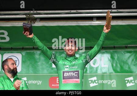 Patrick Bevin vom BMC Racing Team auf dem Podium, nachdem er während der dritten Etappe der Ovo Energy Tour of Britain 2018 in Bristol zum Rennführer mit dem grünen Trikot wurde. DRÜCKEN SIE VERBANDSFOTO. Bilddatum: Dienstag, 4. September 2018. Siehe PA Story Radtour durch Großbritannien. Bildnachweis sollte lauten: David Davies/PA Wire Stockfoto