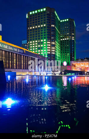 Montreal, Kanada 3 September, 2018. Complexe Desjardins ab dem Ort des Arts Plaza in der Nacht gesehen. Credit: Mario Beauregard/Alamy leben Nachrichten Stockfoto