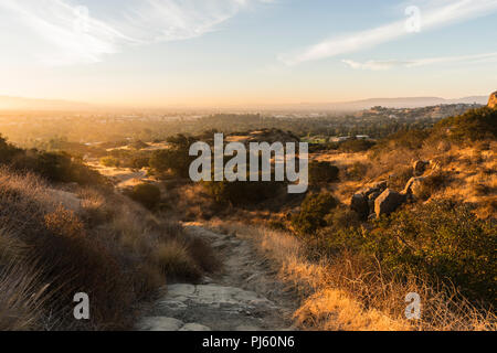 Golden Dawn Licht im Santa Susana Pass State Historic Park in Los Angeles, Kalifornien. Stockfoto