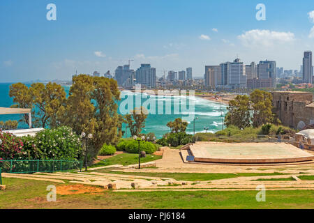 Skyline von Tel Aviv von Peak Park in Jaffa, Israel Stockfoto