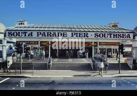 South Parade Pier, Southsea, Portsmouth, Hampshire, England, UK. Ca. 80er Stockfoto