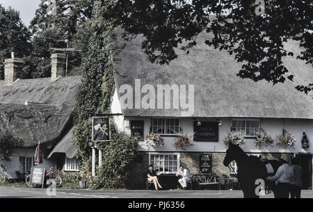 Die Axt & Kompass. Ein typischer englischer Country Pub. Hemingford Abbots, Huntingdon, Cambs, England, Großbritannien Stockfoto