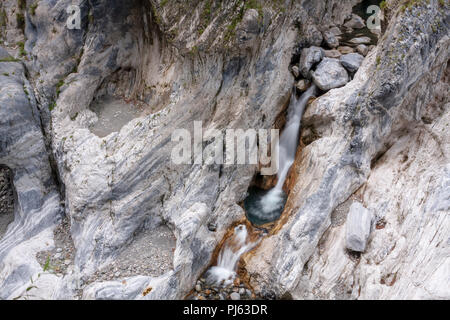 Schmale Kelan Fluss, embranchment vom Fluss Liwu, Cascading, rock Falten und Marmor Klippen, Ansicht von oben, Tunnel von neun dreht, Taroko Stockfoto