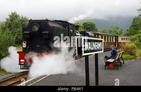 Die Waunfawr Station für die Welsh Highland Railway, die von Porthmadog in Caernarfon. Stockfoto