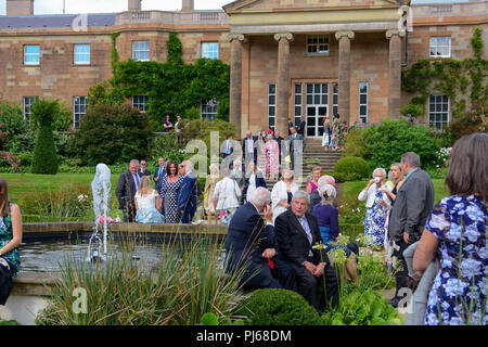 Hillbrough Schloss, Nordirland. 4. September 2018. Ihre Königliche Hoheit Prinzessin besuchte der Staatssekretär für Nordirland Irland jährliche Gartenparty auf Hillsborough Castle, Prinzessin Anne met und sprach mit den Besuchern bei einem Rundgang in die Gärten. Hillsborough: Co unten: UK: 4. Sept 2018 Credit: Mark Winter/Alamy leben Nachrichten Stockfoto