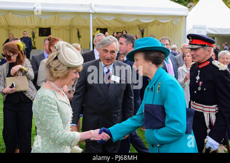 Hillbrough Schloss, Nordirland. 4. September 2018. Ihre Königliche Hoheit Prinzessin besuchte der Staatssekretär für Nordirland Irland jährliche Gartenparty auf Hillsborough Castle, Prinzessin Anne met und sprach mit den Besuchern bei einem Rundgang in die Gärten. Hillsborough: Co unten: UK: 4. Sept 2018 Credit: Mark Winter/Alamy leben Nachrichten Stockfoto