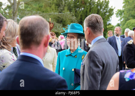 Hillbrough Schloss, Nordirland. 4. September 2018. Ihre Königliche Hoheit Prinzessin besuchte der Staatssekretär für Nordirland Irland jährliche Gartenparty auf Hillsborough Castle, Prinzessin Anne met und sprach mit den Besuchern bei einem Rundgang in die Gärten. Hillsborough: Co unten: UK: 4. Sept 2018 Credit: Mark Winter/Alamy leben Nachrichten Stockfoto