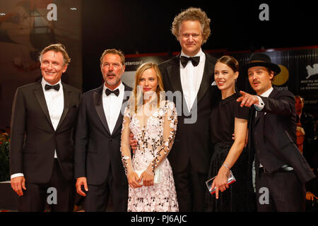 Venedig, Italien. 04 Sep, 2018. (L-R:) Oliver Masucci, Sebastian Koch, Saskia Rosendahl, Florian Henckel von Donnersmarck, Paula Bier und Tom Schilling an der'Werk ohne Autor 'Premiere während des 75. Filmfestival von Venedig im Palazzo del Cinema am 04. September 2018 in Venedig, Italien. Quelle: John Rasimus/Medien Punch *** Frankreich, Schweden, Norwegen, Denark, Finnland, USA, Tschechische Republik, Südamerika Nur***/Alamy leben Nachrichten Stockfoto