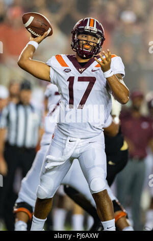 Virginia Tech Hokies Quarterback Josh Jackson (17) während der NCAA College Football Spiel zwischen Virginia Tech und Florida Zustand am Montag, 3. September 2018 Doak Campbell Stadium in Tallahassee, FL. Jakob Kupferman/CSM Stockfoto