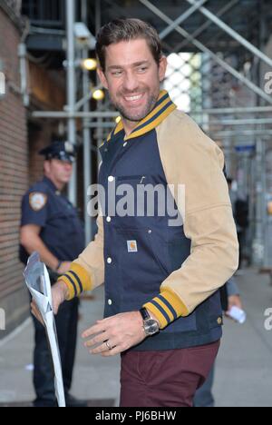 New York, NY, USA. 4. Sep 2018. John Krasinski heraus und über für Celebrity Candids-DI, New York, NY, 4. September 2018. Credit: Kristin Callahan/Everett Collection/Alamy leben Nachrichten Stockfoto