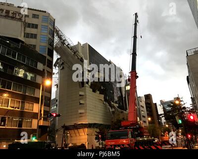 Stadt Osaka, Japan. 4. Sep 2018. Einen allgemeinen Blick auf eine Straße in Osaka nach dem Taifun Jebi vergangen. Quelle: LBA/Alamy leben Nachrichten Stockfoto