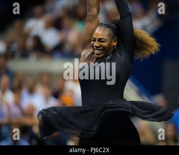 Flushing Meadows, New York, USA. 4. Sep 2018. SERENA WILLIAMS aus den USA feiert ihr Frauen singles Viertelfinale bei den US Open 2018 Grand Slam Tennis Turnier gewinnen. Quelle: AFP 7/ZUMA Draht/Alamy leben Nachrichten Stockfoto