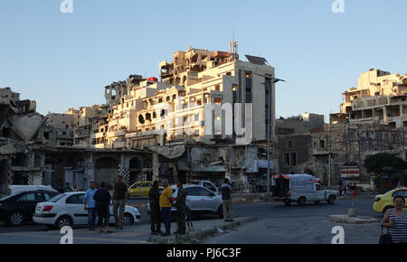 Homs, Syrien. 15 Aug, 2018. 15.08.2018, Syrien, Homs: Viele Gebäude sind in der Innenstadt von Homs zerstört. (Dpa-Geschichte Syrien - zerstörtes Land vom 05.09.2018) Credit: Friedemann Kohler/dpa/Alamy leben Nachrichten Stockfoto