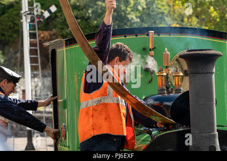 Noth Snowdonia Wales 4.September 2018: Radfahrer auf den offenen Straßen, Besucher genießen Sie eine fünf Kilometer lange Rückreise auf dem 1845Schiefer Bahnstrecke entlang der Ufer des Sees Padarn am Herzen von Snowdonia. Clifford Norton Alamy Leben Nachrichten. Stockfoto