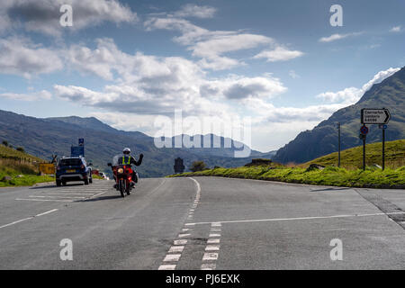 Noth Snowdonia Wales 4.September 2018: Radfahrer auf den offenen Straßen, Besucher genießen Sie eine fünf Kilometer lange Rückreise auf dem 1845Schiefer Bahnstrecke entlang der Ufer des Sees Padarn am Herzen von Snowdonia. Clifford Norton Alamy Leben Nachrichten. Stockfoto