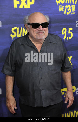 Westward, Ca. 4. Sep 2018. Danny DeVito an der 'Es ist immer sonnig in Philadelphia' Saison 13 Premiere im Regency Bruin Theater in Westwood, Kalifornien am 4. September 2018. Quelle: David Edwards/Medien Punch/Alamy leben Nachrichten Stockfoto