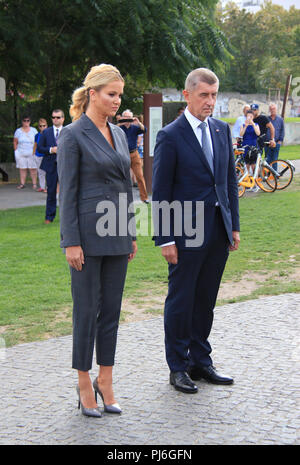 Berlin, Deutschland. 05 Sep, 2018. Der tschechische Premierminister Andrej Babis (rechts) mit seiner Frau Monika Babisova (links) besuchen Sie das Museum der Berliner Mauer, in Berlin, Deutschland, am 5. September 2018, bei seinem ersten offiziellen Besuch in Deutschland der PM. Quelle: Martin Weiser/CTK Photo/Alamy leben Nachrichten Stockfoto
