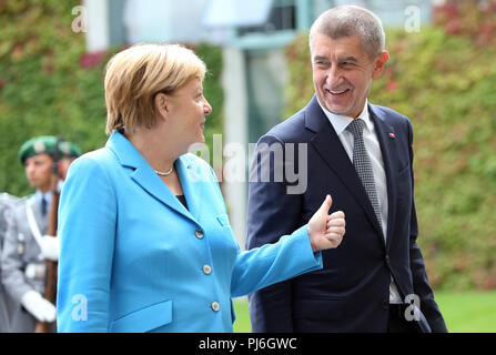 Berlin, Deutschland. 05 Sep, 2018. 05.09.2018, Berlin: Bundeskanzlerin Angela Merkel von der Christlich Demokratischen Union (CDU) begrüßt der tschechische Premierminister Andrej Babis. Quelle: Wolfgang Kumm/dpa/Alamy leben Nachrichten Stockfoto