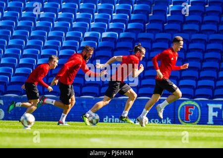 Cardiff, Wales, UK. 5. September 2018. Declan John, Joe Ledley, Gareth Bale und Tom Lawrence während Wales National Team Training in Cardiff City Stadium vor der UEFA Nationen Liga Match gegen Irland. Credit: Mark Hawkins/Alamy leben Nachrichten Stockfoto