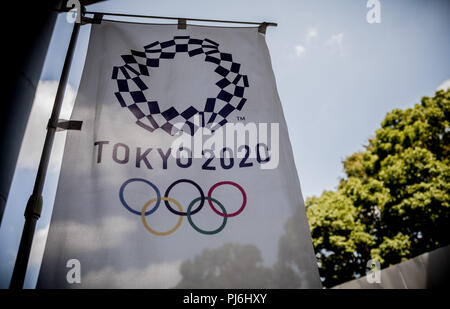 Tokio, Japan. 05 Sep, 2018. 05.09.2018, Tokyo, Japan: Das Logo für die Olympischen Sommerspiele 2020 in Tokio: Nur zwei Jahre vor den nächsten Spielen, die Veranstalter präsentierten den Stand der Vorbereitungen für die Spiele der internationalen Medien. Die ultra-modernen Tokyo Bay Zone wird der Mittelpunkt der Sommerspiele. Medaillen werden in 33 Sportarten vergeben, plus Baseball/Softball, Karate, Skateboard, Sport Klettern und Surfen. Quelle: Michael Kappeler/dpa/Alamy leben Nachrichten Stockfoto