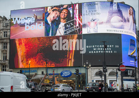 Digitale Werbung Anzeige am Piccadilly Circus in London's West End, September 2018 Stockfoto