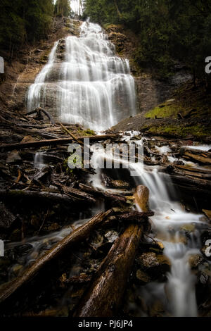 Bridal Veil Falls ist ein wunderschönes Juwel in Kamloops, BC, das ist eine Menge Spaß zu fotografieren. Es ist auf jeden Fall einen Besuch wert, die Größe erstaunlich ist. Stockfoto