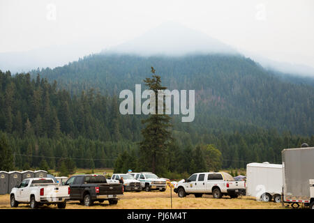 Terwilliger Feuer Lager ODER, USA - 30. August 2018: Lkw und Einsatzfahrzeuge im Basislager für die terwilliger Brand Management Team. Stockfoto
