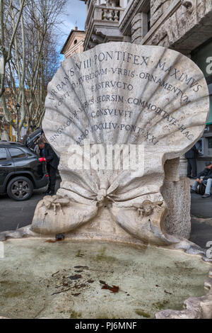 Brunnen der Bienen, Fontana delle Api (1644), von Gian Lorenzo Bernini, Piazza Barberini, Via Veneto, Rom, Latium, Italien Stockfoto