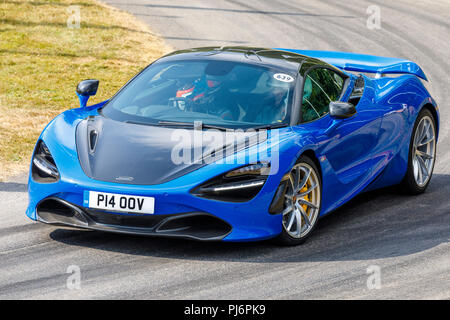 2018 McLaren 720S auf der Demonstration hillclimb laufen am Goodwood Festival 2018 von Geschwindigkeit, Sussex, UK. Stockfoto