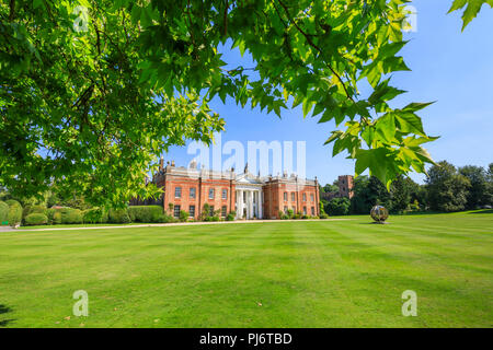 Avington Park Fassade und Portikus, eine Palladianische Villa Landhaus von Parks und Gärten im Avington in der Nähe von Winchester, Hampshire, UK umgeben Stockfoto