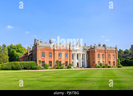 Avington Park Fassade und Portikus, eine Palladianische Villa Landhaus von Parks und Gärten im Avington in der Nähe von Winchester, Hampshire, UK umgeben Stockfoto