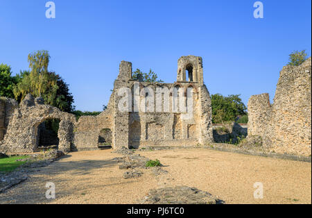 Ruinen des antiken mittelalterlichen Wolvesey Schloss (der alte Bischofspalast) in Winchester, Hampshire, Südengland, Großbritannien auf einem hellen, sonnigen Tag mit blauen Himmel Stockfoto