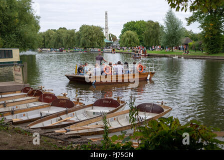 Die Kette, mit der Fähre den Fluss Avon, Stratford-upon-Avon, Warwickshire Stockfoto