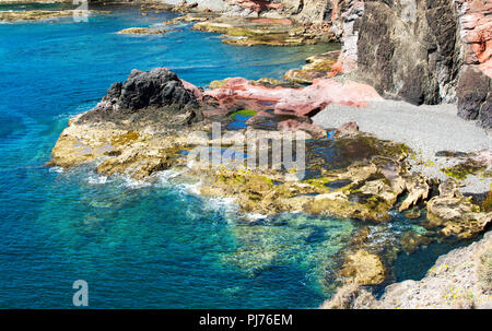 Küstenlandschaft im Süden von Lanzarote, Kanarische Inseln, las Coloradas Strand östlich von Playa Blanca Stockfoto