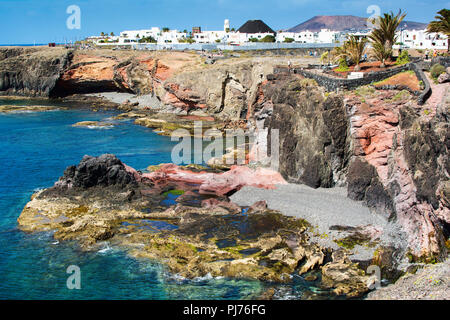 Küstenlandschaft im Süden von Lanzarote, Kanarische Inseln, las Coloradas Strand östlich von Playa Blanca Stockfoto